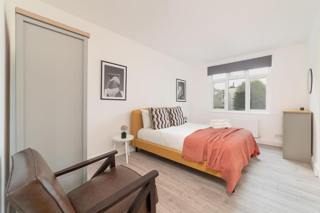 Two Bedroom Apartment By Buonomo Stays Short Lets & Serviced Accommodation In Balham With Balcony Лондон Екстериор снимка