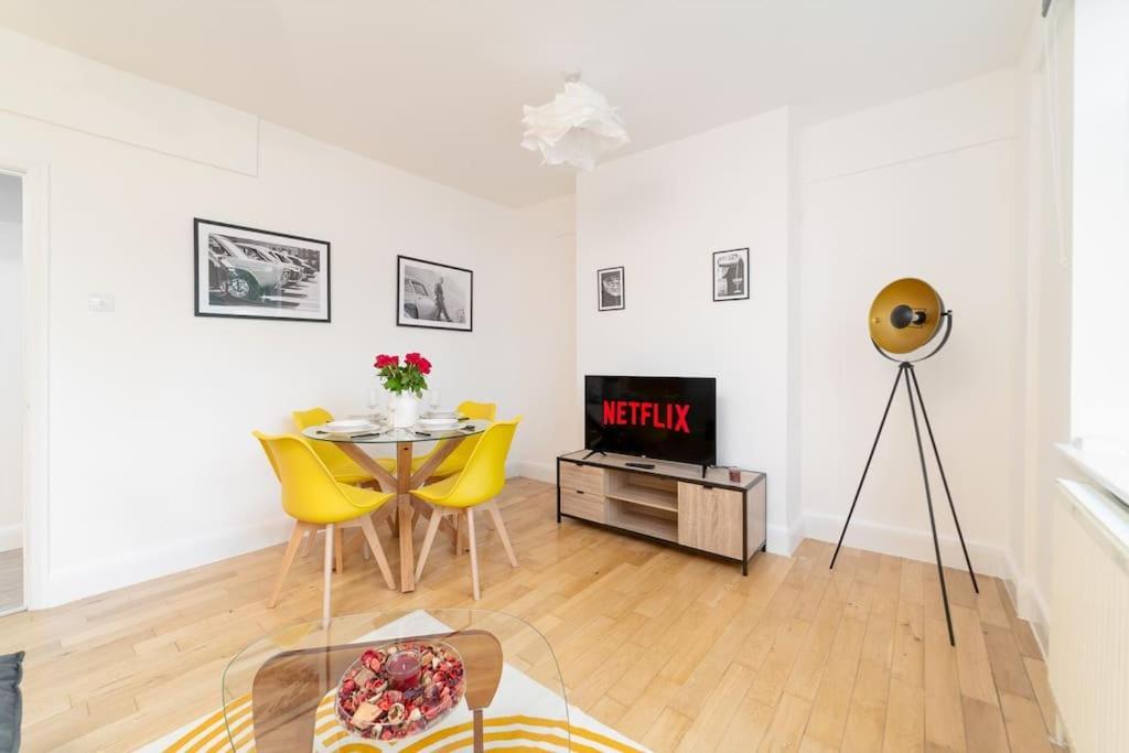 Two Bedroom Apartment By Buonomo Stays Short Lets & Serviced Accommodation In Balham With Balcony Лондон Екстериор снимка